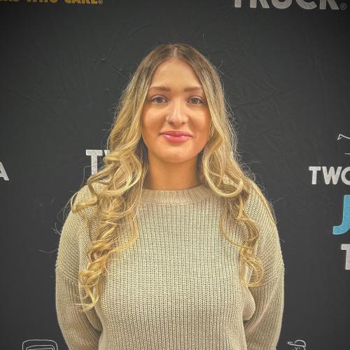 Kassidy - customer service representative with two men and a truck