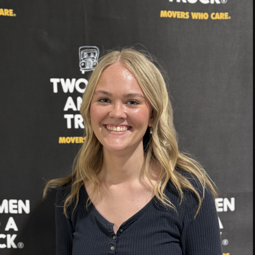 Erika L, Hr Intern 