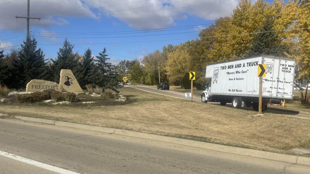 moving truck in Freeport, IL