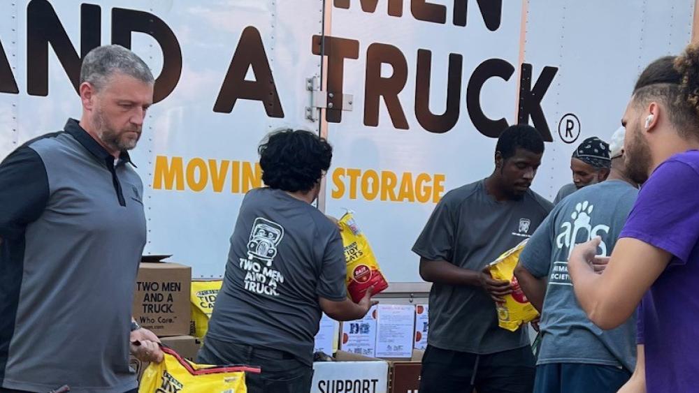 It is amazing that so many people in and around the Triangle help out with Movers for Mutts!!