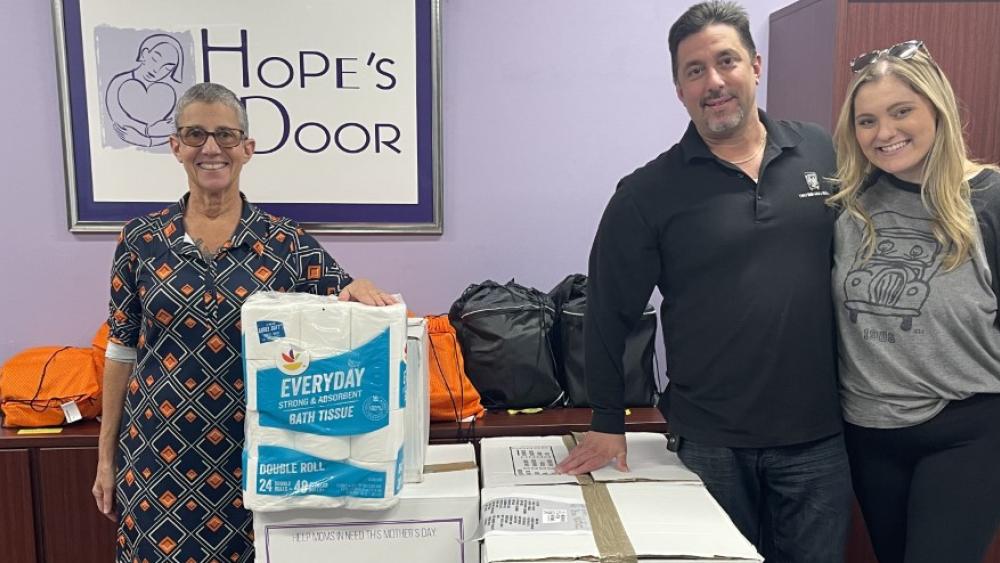 Movers for Moms Drop off at Hopes Door