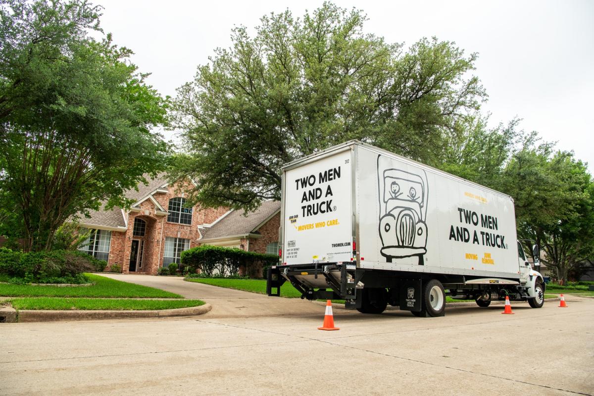 Moving Truck Outside Customer&#039;s Home