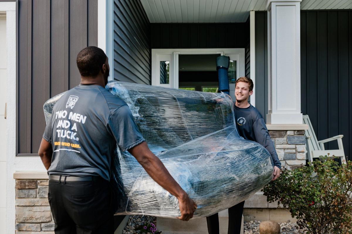 Hiring Professional Movers vs. Moving Yourself 