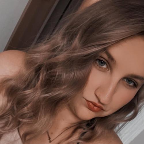 Jessica Headshot