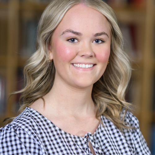 Erika L, Hr Intern 