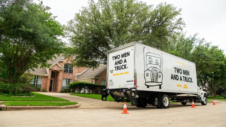 Moving Truck Outside Customer&#039;s Home