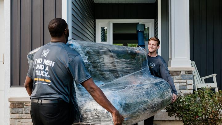 Hiring Professional Movers vs. Moving Yourself 