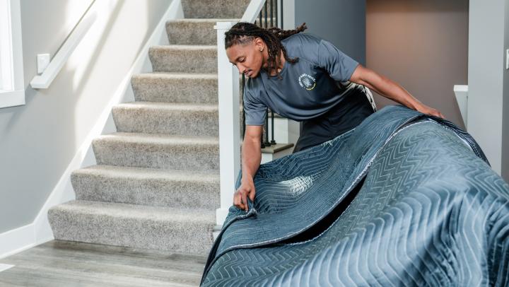 Why it's worth hiring professional movers 