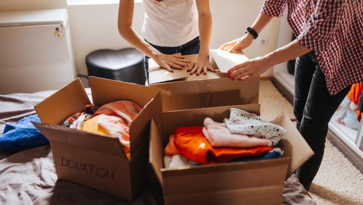 How to pack clothes for moving